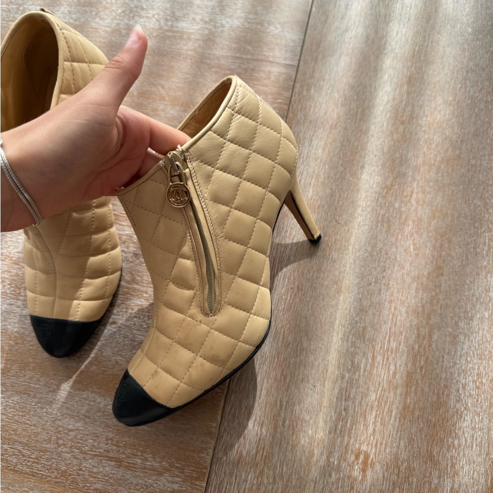 Chanel Quilted Tan and Black Women's Shoes - Picture 7 of 10